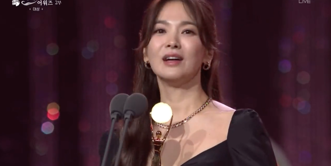 ‘ซงฮเยคโย’ คว้าแดซัง!! เวที Blue Dragon Series Awards ปีนี้ จากบทนำ The Glory