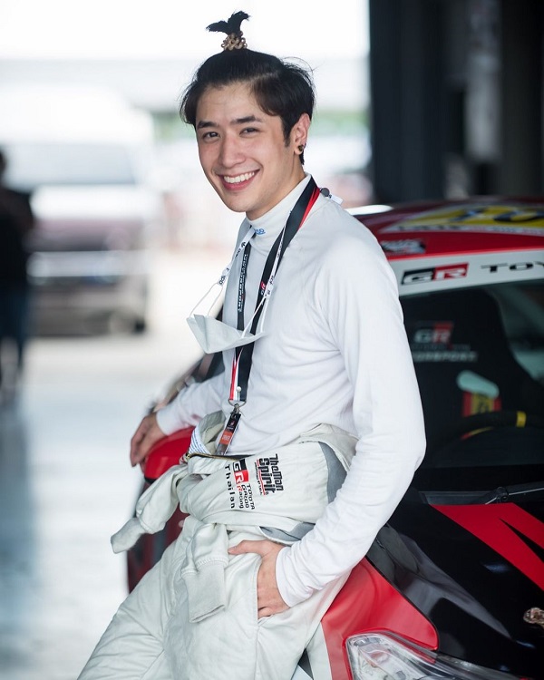 ปังปอนด์ อัครวุฒิ ตื่นเต้นใกล้ลงสนามแข่งรถกับ มารี (มีคลิป) ปังปอนด์ อัครวุฒิ ตื่นเต้นใกล้ลงสนามแข่งรถกับ มารี (มีคลิป)