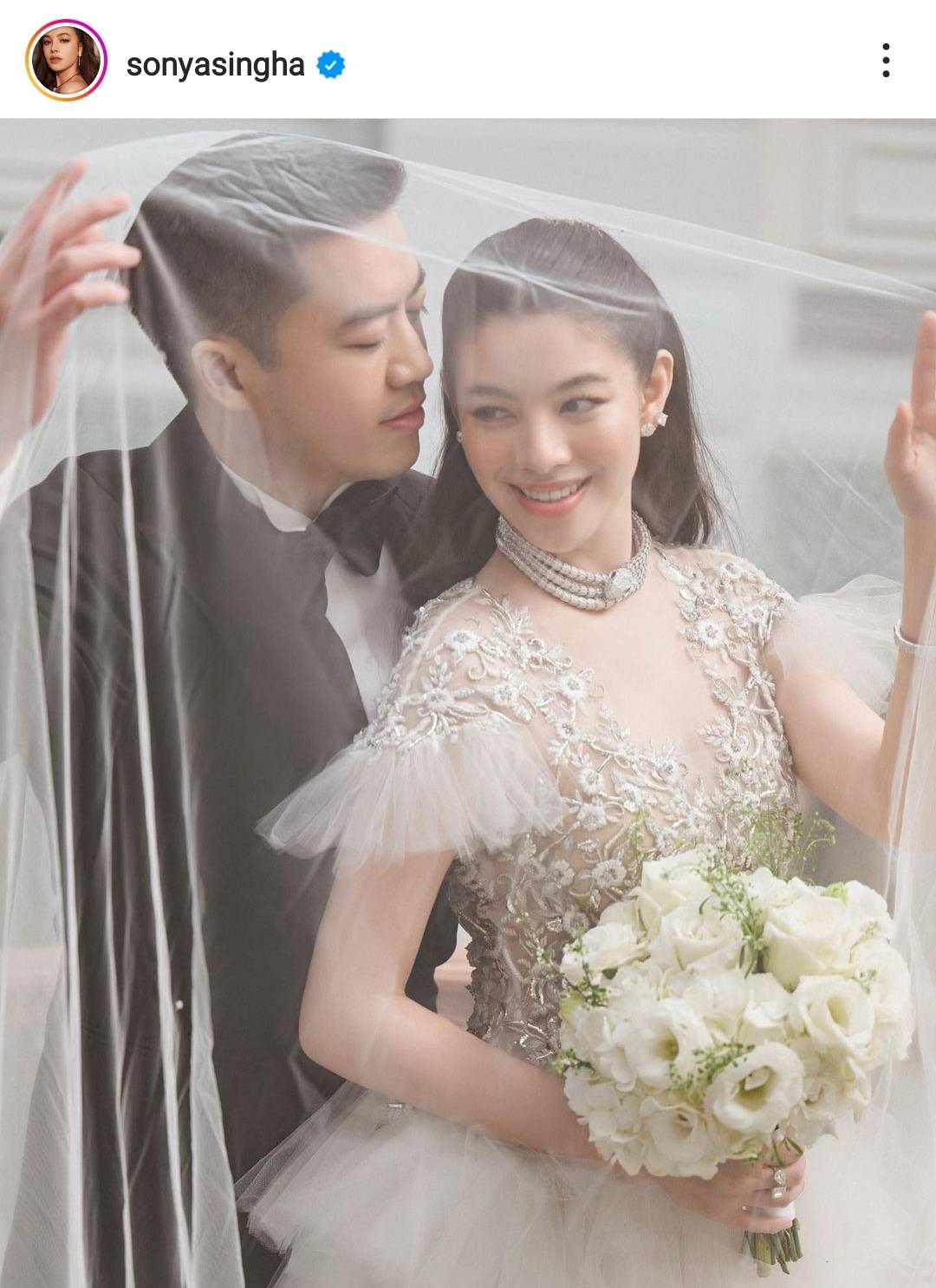 แคท ซอนญ่า เผยโฉมการ์ดงานแต่งสุดเรียบหรู แคท ซอนญ่า เผยโฉมการ์ดงานแต่งสุดเรียบหรู