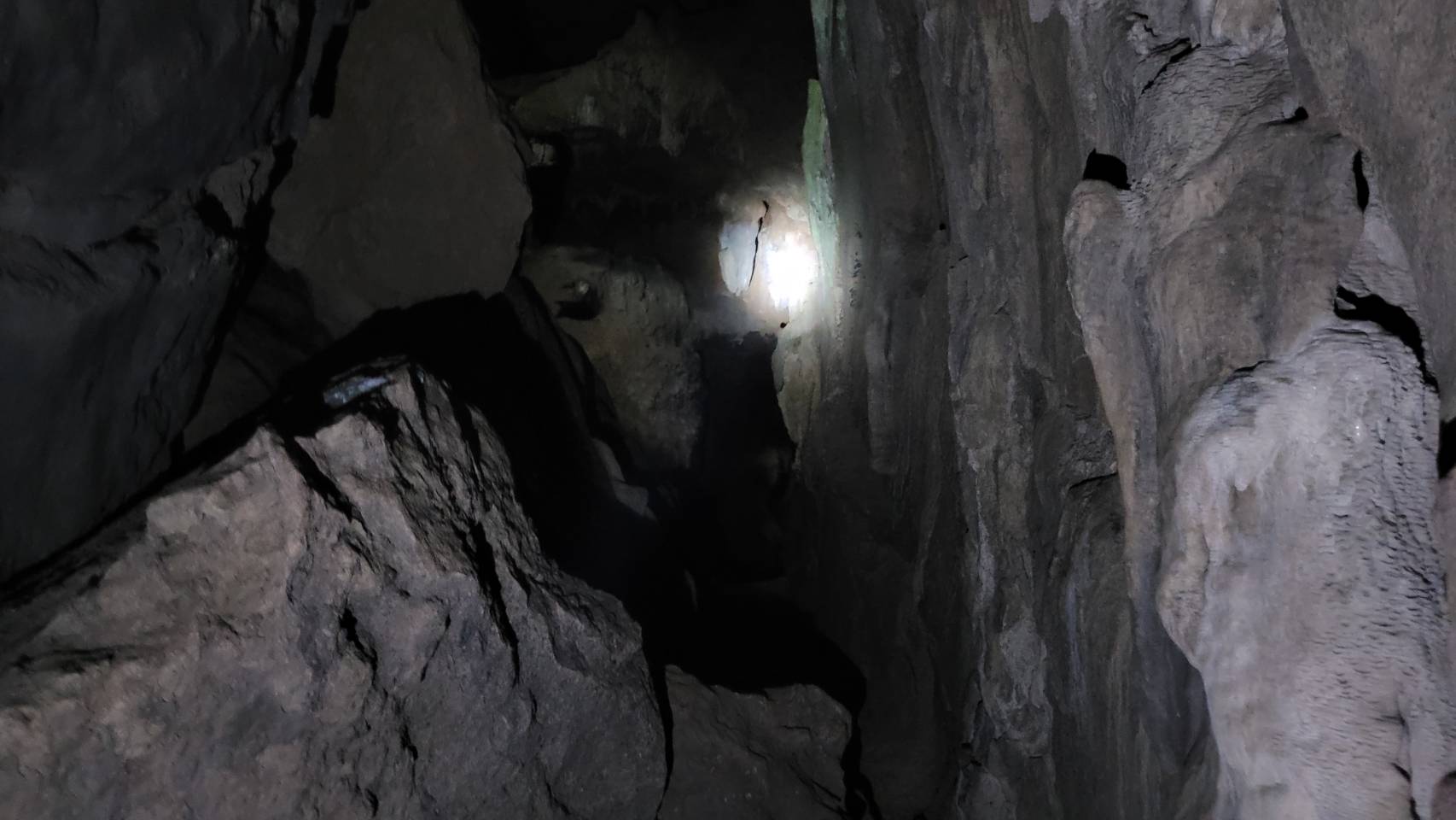 แม่ทัพภาคที่ 3 สั่งการเร่งช่วยเหลือพระภิกษุติดถ้ำ แม่ทัพภาคที่ 3 สั่งการเร่งช่วยเหลือพระภิกษุติดถ้ำ