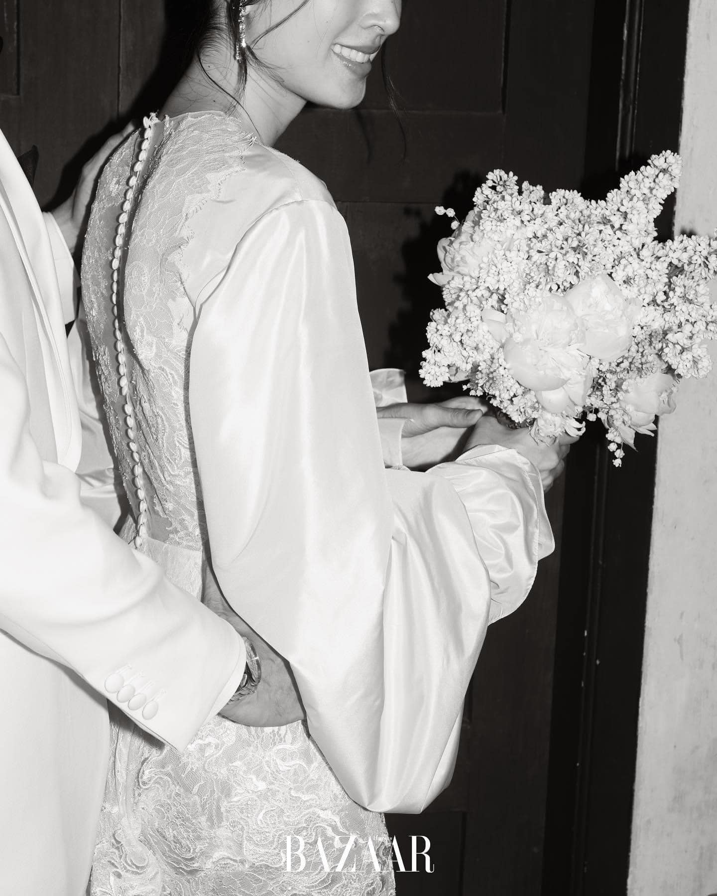 ปอย ตรีชฎา กับชุดเจ้าสาวฉลองมงคลสมรสเรียบหรู สวยโก้ 