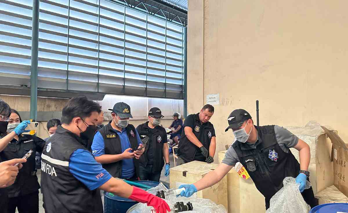 ค้นโกดังยึดสารเคมีผลิตเอโทมีเดทสารอันตรายผสมบุหรี่ไฟฟ้า ค้นโกดังยึดสารเคมีผลิตเอโทมีเดทสารอันตรายผสมบุหรี่ไฟฟ้า