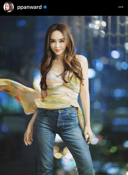 เป้ย ปานวาด โพสต์ภาพสื่อความนัย พร้อมบอก ไม่เป็นไร เป้ย ปานวาด โพสต์ภาพสื่อความนัย พร้อมบอก ไม่เป็นไร