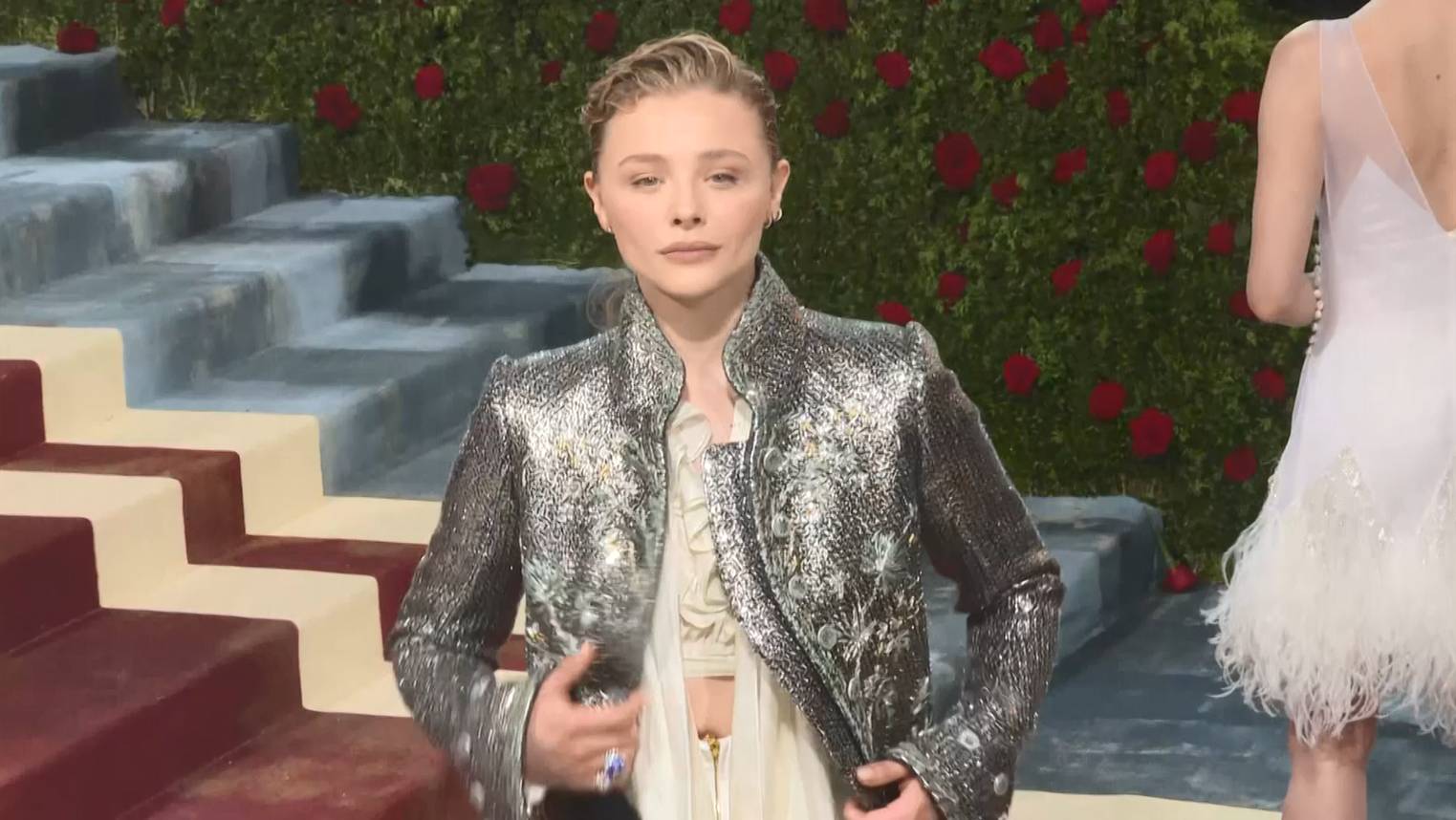 เหล่าคนดังเฉิดฉายในชุดสุดอลังในช่วงแรกของการจัดงาน Met Gala ปี 2022 เหล่าคนดังเฉิดฉายในชุดสุดอลังในช่วงแรกของการจัดงาน Met Gala ปี 2022