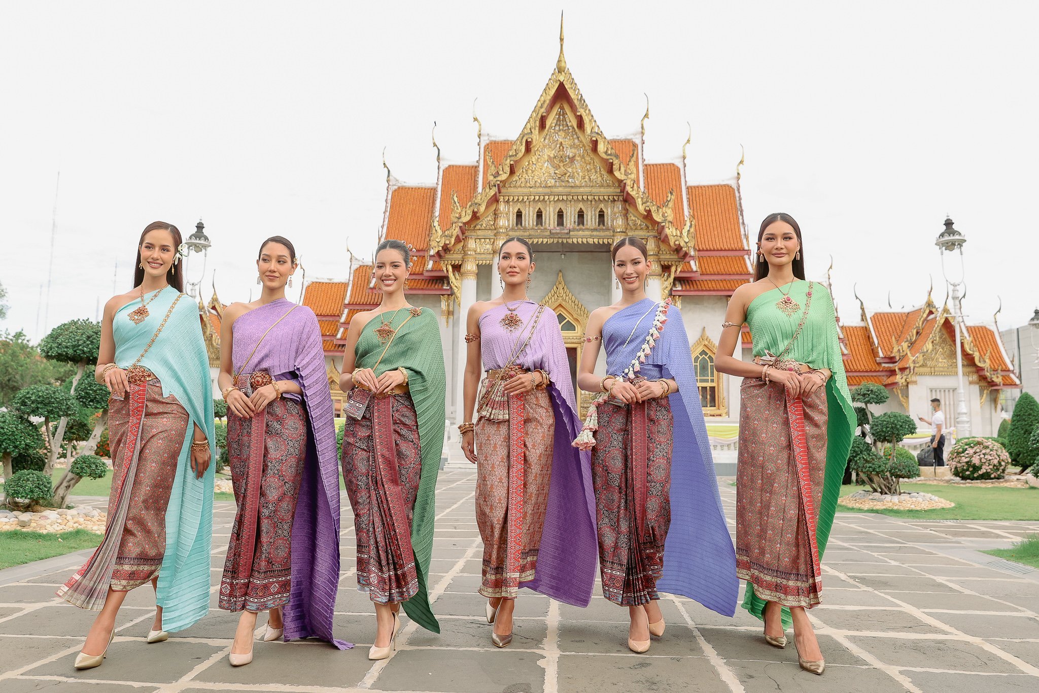 เอาฤกษ์เอาชัย 30 สาวงาม MUT2022 สวมชุดไทยไปทำบุญ (มีคลิป)
