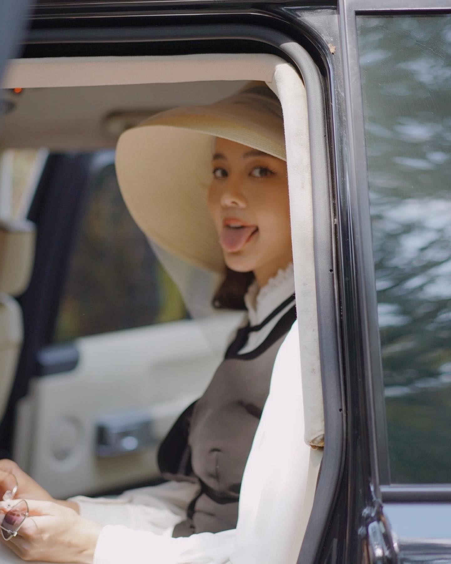 ผู้เขียนชม โบว์ เมลดา สวมบทนางเอก ใต้เงาตะวัน น่ารัก ด้านชาวเน็ตติง ไม่เหมาะกับบท