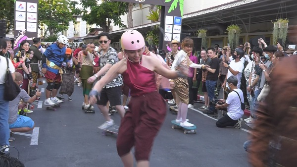 โจอี้ บอย ขอโทษดราม่า รัตนโกเซิร์ฟ ไม่สวมแมสก์ (มีคลิป) โจอี้ บอย ขอโทษดราม่า รัตนโกเซิร์ฟ ไม่สวมแมสก์ (มีคลิป)