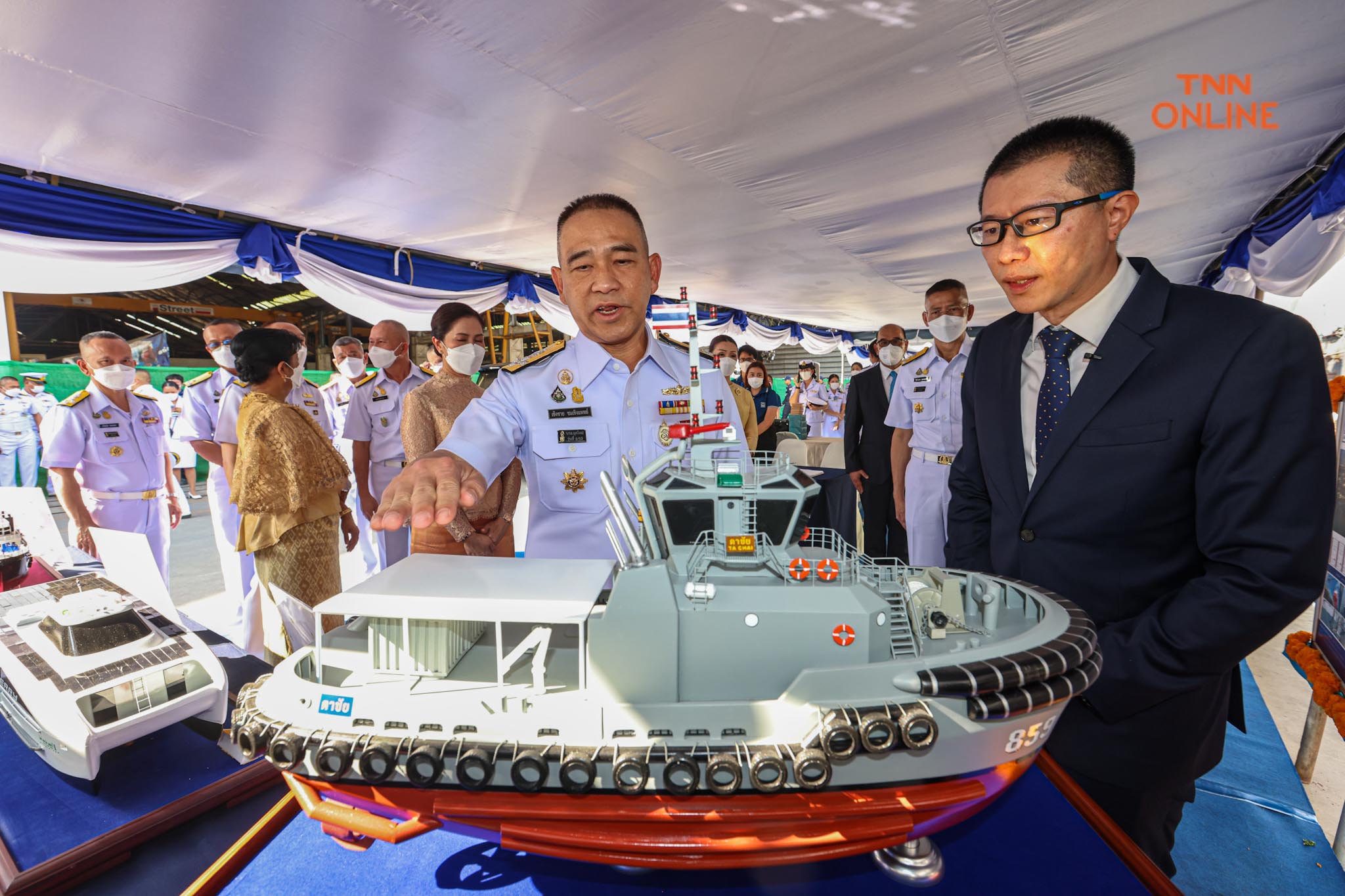 ผบ.ทร.และภริยา ร่วมพิธี ปล่อยเรือหลวงตาชัยลงน้ำ