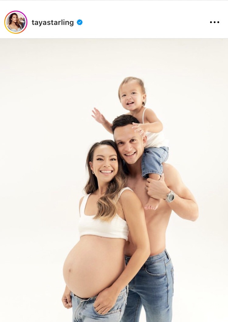 เทย่า โรเจอร์ส อุ้มท้องถ่ายภาพครอบครัว ก่อนเบบี๋คลอด 