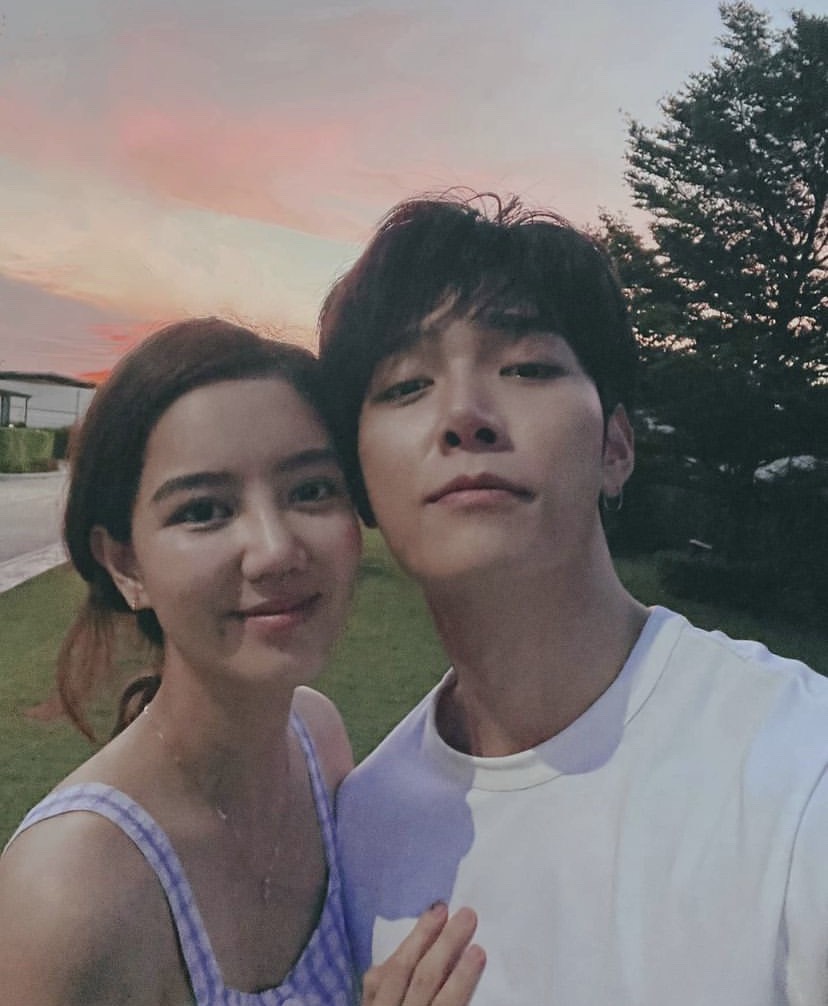 ริชชี่ ร่วมเฟรมพร้อมหน้าครอบครัว ก็อต แม่พระเอกโพสต์อ่านแล้วยิ้ม ริชชี่ ร่วมเฟรมพร้อมหน้าครอบครัว ก็อต แม่พระเอกโพสต์อ่านแล้วยิ้ม