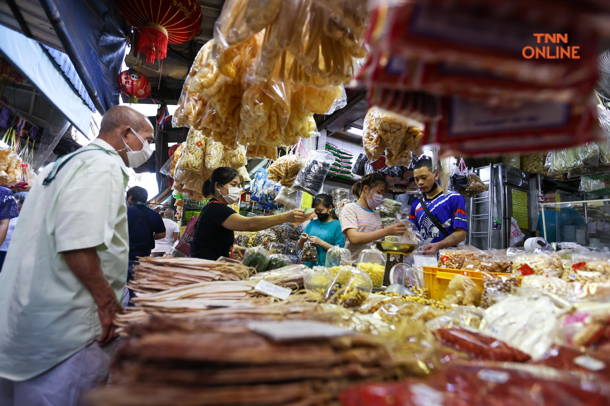 วันจ่ายเยาวราชคึกคัก ชาวไทยเชื้อสายจีนเลือกซื้อของไหว้ตรุษจีน วันจ่ายเยาวราชคึกคัก ชาวไทยเชื้อสายจีนเลือกซื้อของไหว้ตรุษจีน