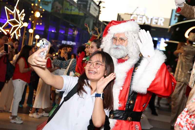 รับเทศกาลคริสต์มาส ขบวนพาเหรดซานต้ามอบความสุข รับเทศกาลคริสต์มาส ขบวนพาเหรดซานต้ามอบความสุข