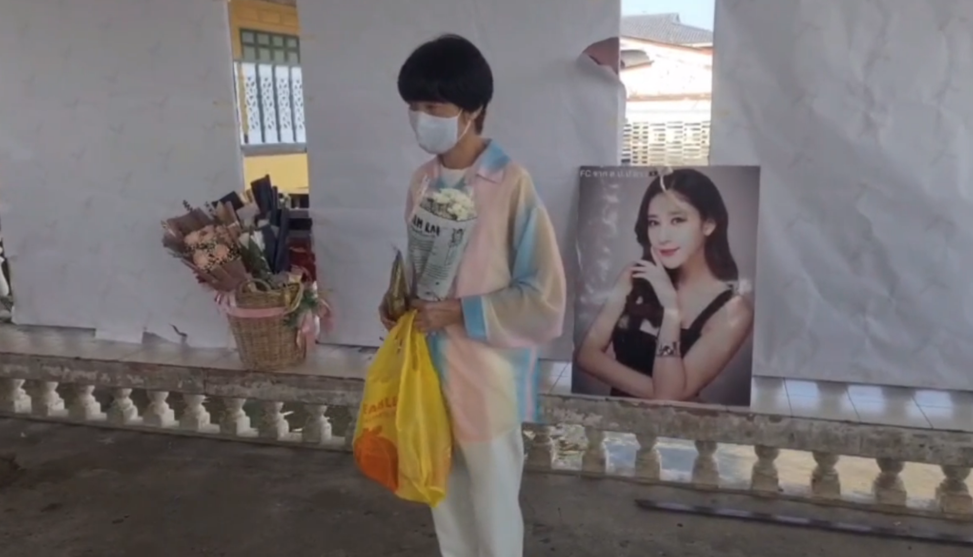 ครบรอบ 1 ปีการจากไปของ “แตงโม นิดา” แฟนคลับวางดอกไม้อาลัย