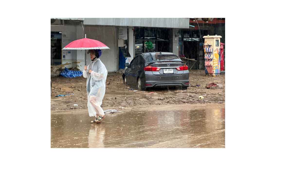 แม่สายน้ำลด ระดมเครื่องจักรเริ่มทำความสะอาดเมือง แม่สายน้ำลด ระดมเครื่องจักรเริ่มทำความสะอาดเมือง