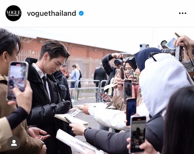 ‘ไบร์ท วชิรวิชญ์’ กระทบไหล่นางเอก Bridgerton 2 ที่ลอนดอนแฟชั่นวีค (มีคลิป)