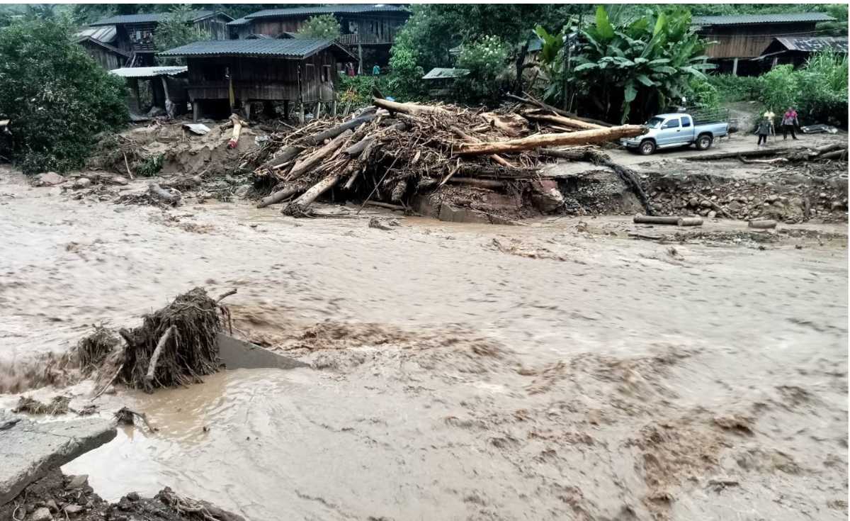 น้ำป่าทะลักแม่ฮ่องสอน ชาวบ้านขุนยวมขาดแคลนอาหาร-น้ำดื่ม น้ำป่าทะลักแม่ฮ่องสอน ชาวบ้านขุนยวมขาดแคลนอาหาร-น้ำดื่ม