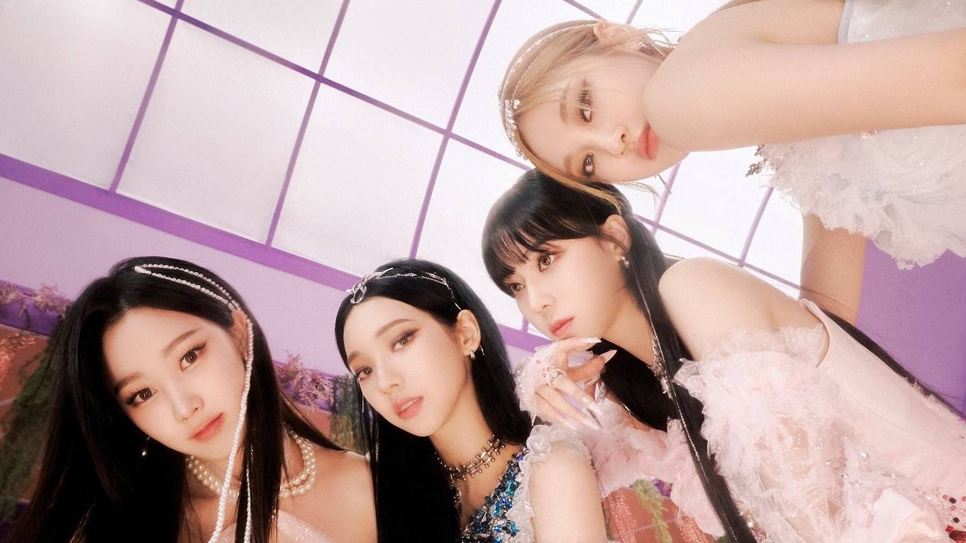 IU ขึ้นแท่นไอดอลที่มีผลงานวิดีโอได้รับชมทาง YouTube สูงสุดในรอบปี 2021 IU ขึ้นแท่นไอดอลที่มีผลงานวิดีโอได้รับชมทาง YouTube สูงสุดในรอบปี 2021