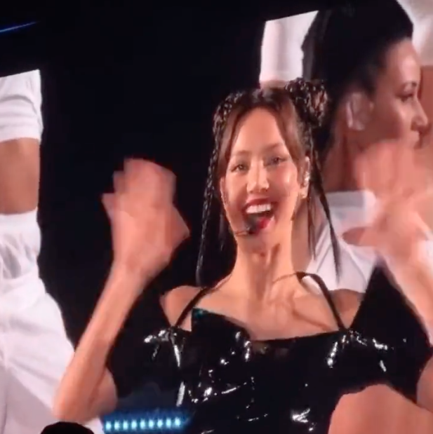 แบรนด์ไทยสร้างเรื่อง!! ดีไซน์ชุดสเตจเดี่ยว 'ลิซ่า BLACKPINK' ที่ซานฟรานซิสโกสุดปั๊วะปัง แบรนด์ไทยสร้างเรื่อง!! ดีไซน์ชุดสเตจเดี่ยว 'ลิซ่า BLACKPINK' ที่ซานฟรานซิสโกสุดปั๊วะปัง