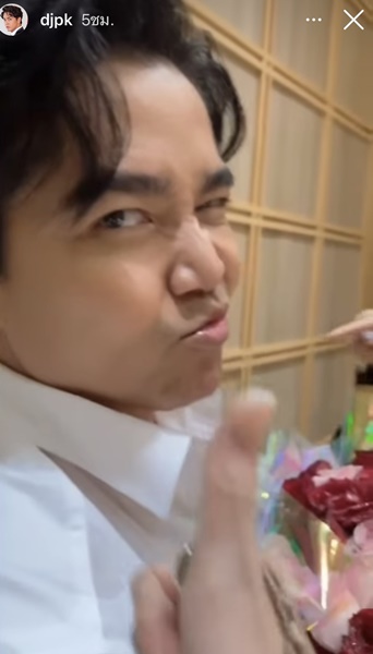 หนิง แท็กหาสามีด่วน หลัง พีเค เปย์หนักวันเกิด โยเกิร์ต จัดดอกไม้พร้อมเงิน 4 ปึกใหญ่!! หนิง แท็กหาสามีด่วน หลัง พีเค เปย์หนักวันเกิด โยเกิร์ต จัดดอกไม้พร้อมเงิน 4 ปึกใหญ่!!