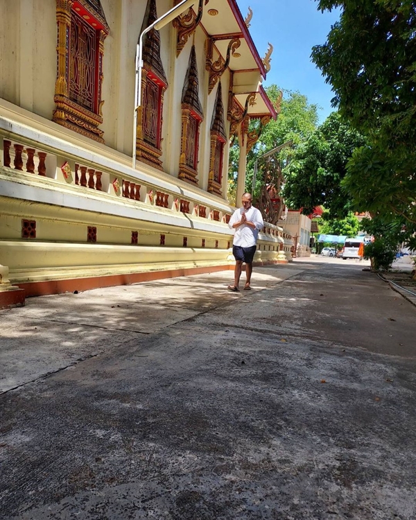 ทิดป๋อมแป๋ม ลาสิกขาแล้ว หลังบวชแบบเรียบง่าย เป็นเวลา 11 วัน ทิดป๋อมแป๋ม ลาสิกขาแล้ว หลังบวชแบบเรียบง่าย เป็นเวลา 11 วัน