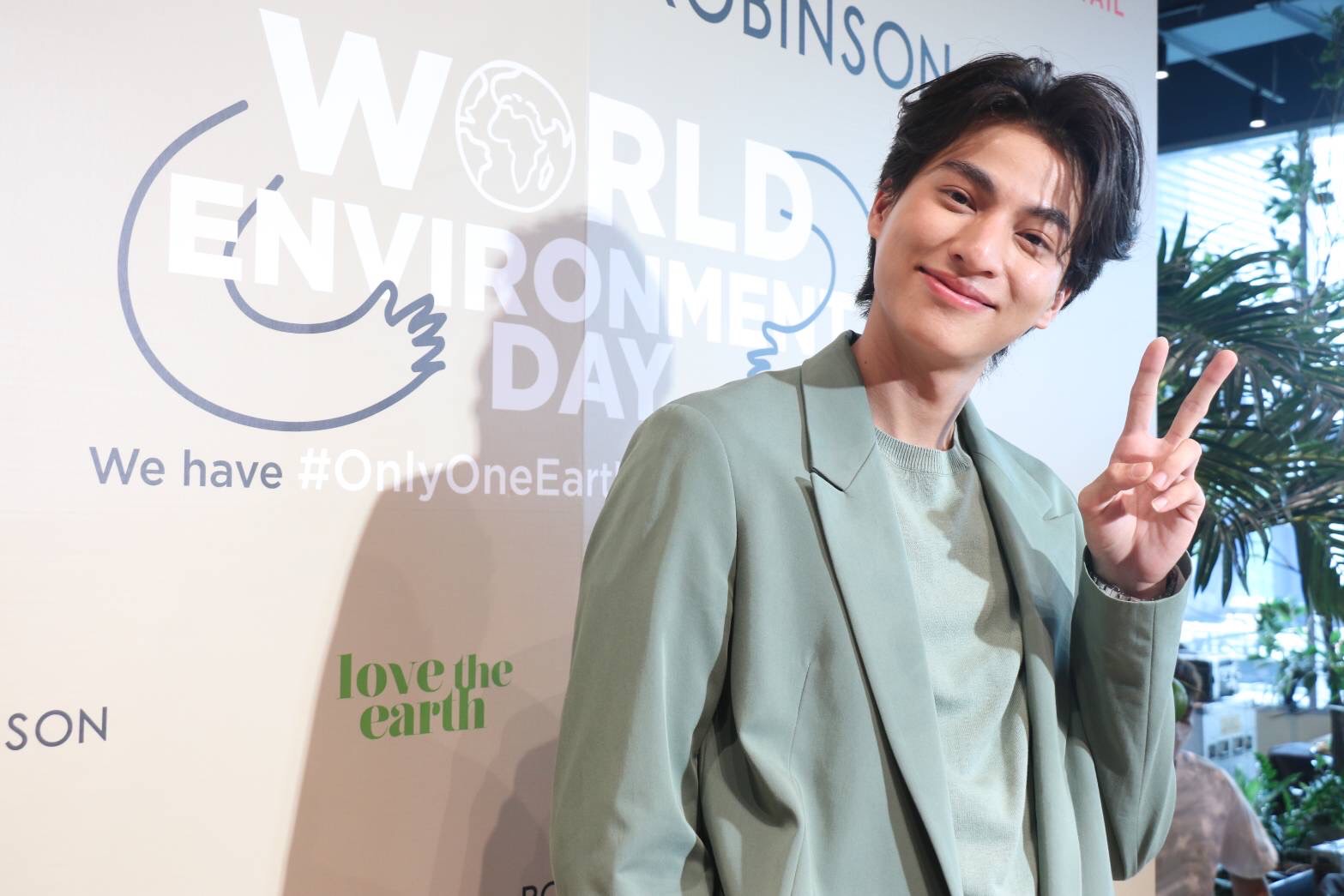 กลัฟ คณาวุฒิ ตอบแล้ว! ได้ติดต่อ มิว ศุภศิษฏ์ บ้างไหม? หลังแฟนๆ คิดถึงความฮอต กลัฟ คณาวุฒิ ตอบแล้ว! ได้ติดต่อ มิว ศุภศิษฏ์ บ้างไหม? หลังแฟนๆ คิดถึงความฮอต