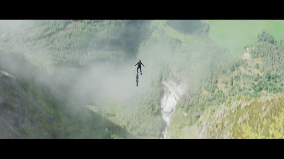 หวาดเสียวสุดๆ!! 'ทอม ครูซ' ซิ่งสองล้อข้ามสะพานขาดดิ่งหน้าผาใน Mission: Impossible 7