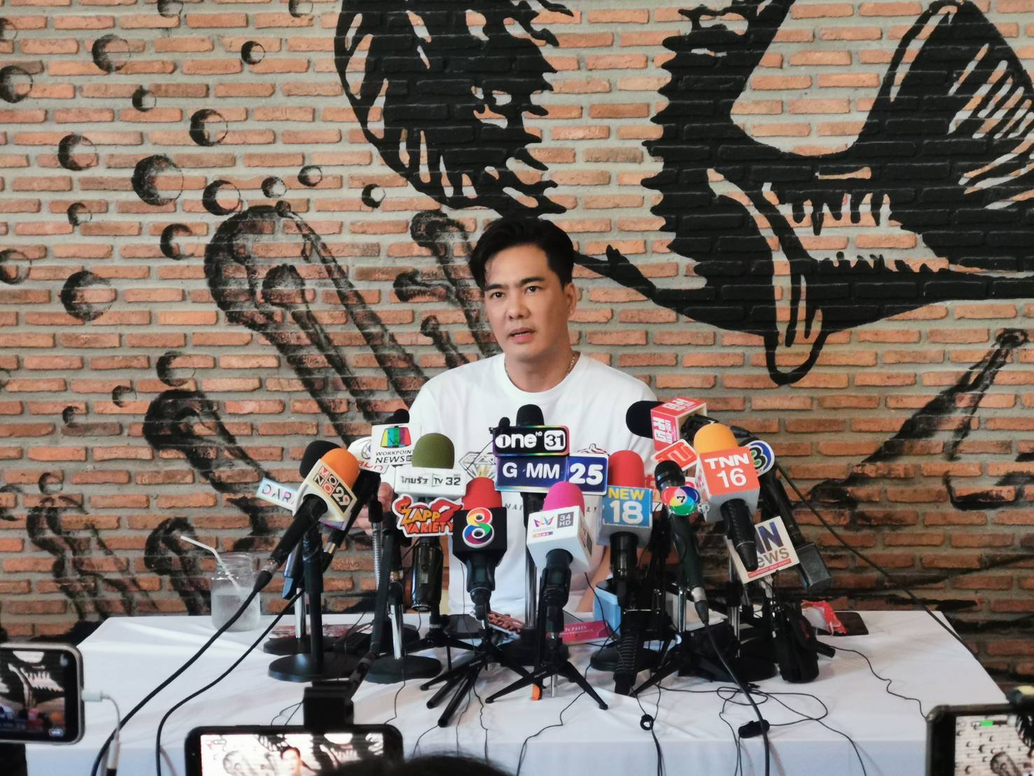 แคทรียา-เต้ วิทย์สรัช เคลียร์หลังถูกโยงเป็นมือที่ 3 เคลลี่-นาย ทำรักร้าว แคทรียา-เต้ วิทย์สรัช เคลียร์หลังถูกโยงเป็นมือที่ 3 เคลลี่-นาย ทำรักร้าว