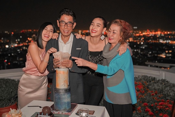 ปุ๊กลุก อัปเตดอาการคุณแม่ดีขึ้น ส่วนกระแสตีกลับจากชาวเน็ต สักวันคงได้อธิบาย ปุ๊กลุก อัปเตดอาการคุณแม่ดีขึ้น ส่วนกระแสตีกลับจากชาวเน็ต สักวันคงได้อธิบาย