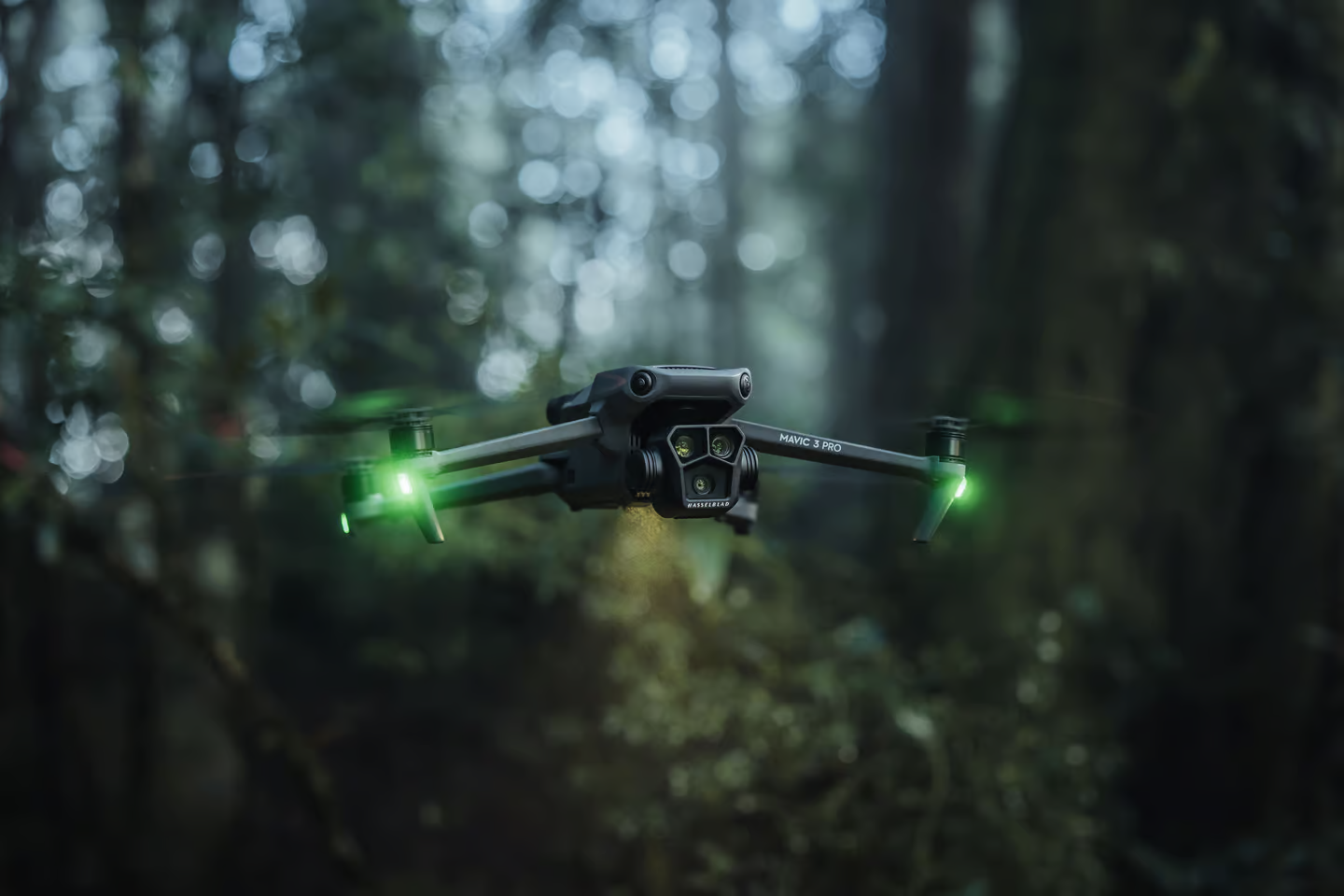  DJI เผยโฉม Mavic 3 Pro โดรน 3 กล้องตัวแรกของโลก สเปกระดับตัวมารดา !