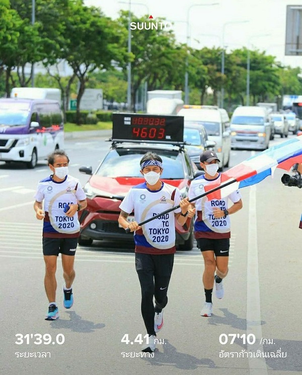 “ตูน บอดี้สแลม” วิ่งนำธงไตรรงค์ไม้สุดท้ายสู้ศึกโอลิมปิก (มีคลิป) “ตูน บอดี้สแลม” วิ่งนำธงไตรรงค์ไม้สุดท้ายสู้ศึกโอลิมปิก (มีคลิป)