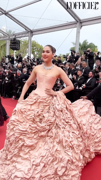 'ชมพู่ อารยา - ฟ่านปิงปิง'!! นำโผ Best Dress เมืองคานส์วันแรกของ Vogue Singapore