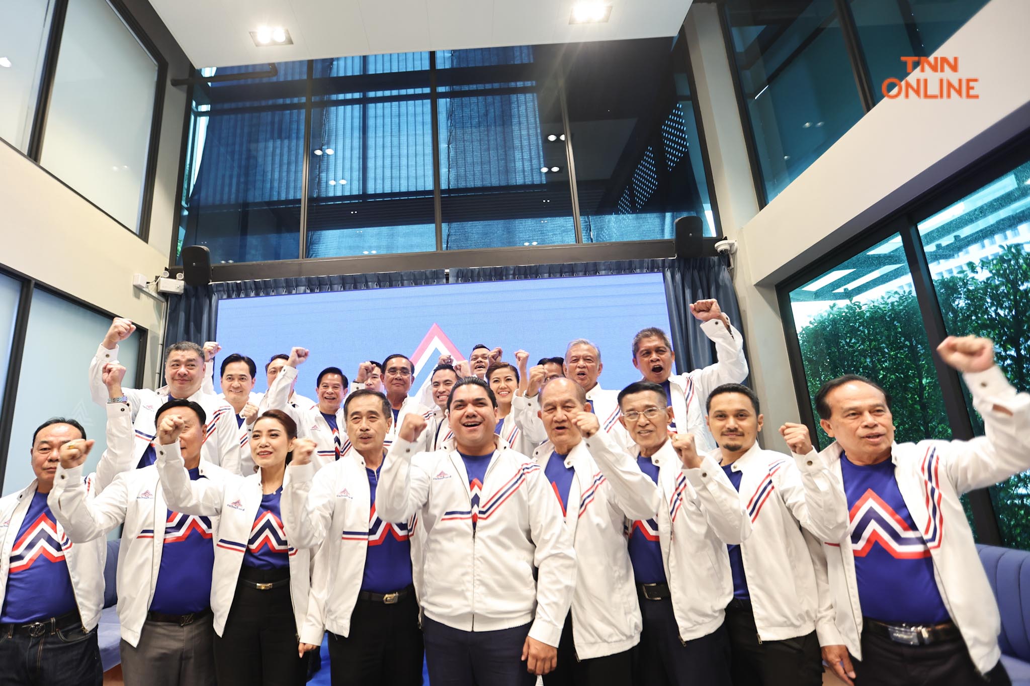 นายก เข้าพรรค รทสช. ครั้งแรก สวมเสื้อรับอดีต ส.ส. เข้าพรรคระดับเกรดเอ นายก เข้าพรรค รทสช. ครั้งแรก สวมเสื้อรับอดีต ส.ส. เข้าพรรคระดับเกรดเอ