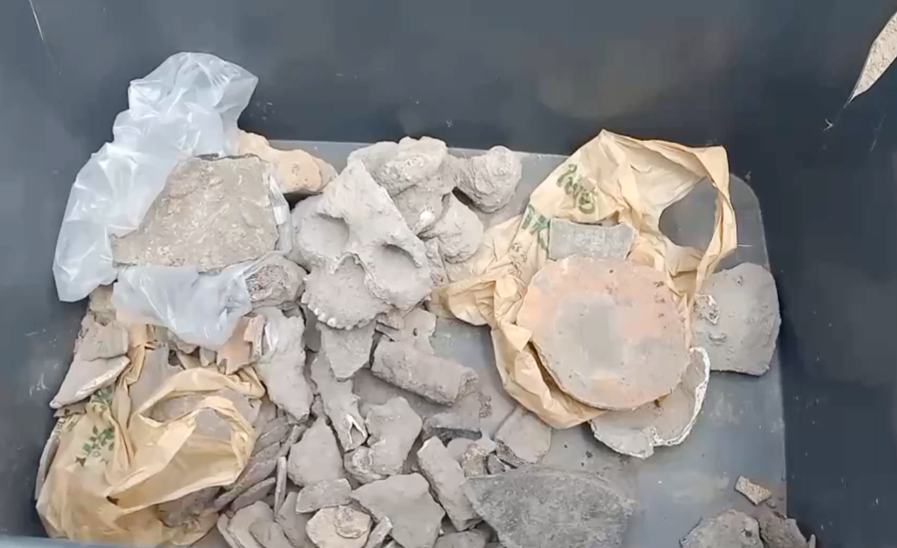 ฮือฮา!พบโครงกระดูกมนุษย์ 8 ศอก อายุ 3,000 ปี-กรมศิลป์เข้าตรวจสอบแล้ว ฮือฮา!พบโครงกระดูกมนุษย์ 8 ศอก อายุ 3,000 ปี-กรมศิลป์เข้าตรวจสอบแล้ว