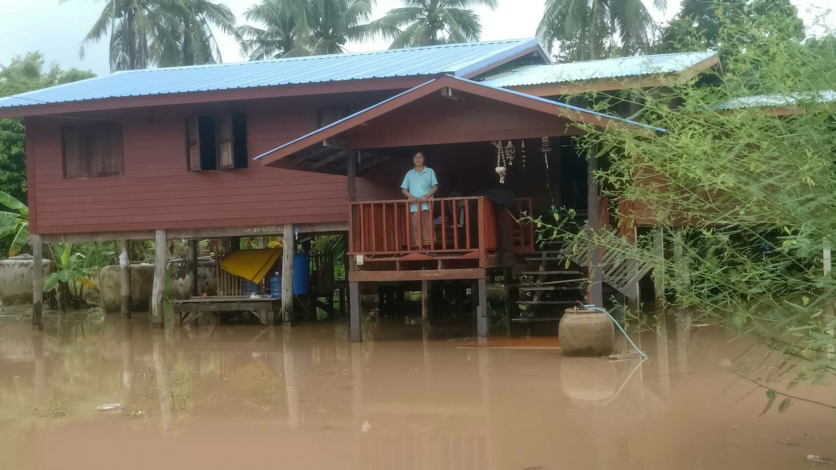 ฝนถล่มปราจีน น้ำป่าเขาใหญ่-ทับลาน หลากท่วมหมู่บ้านตีนเขา