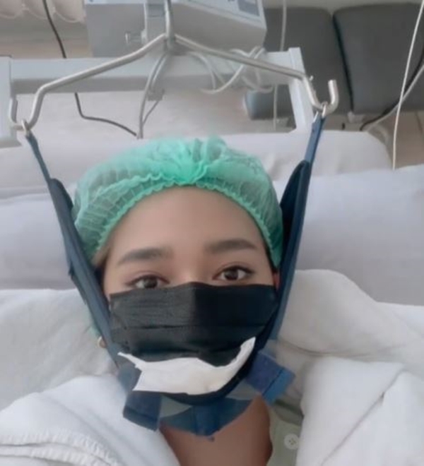 ปุ๊กลุก ฝนทิพย์  ลื่นล้มอย่างแรง คอเคล็ดหนัก จนต้องทำกายภาพ