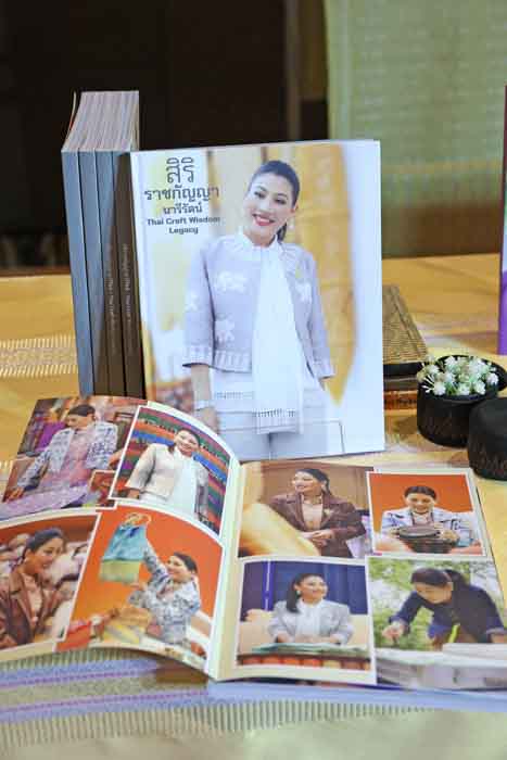 เปิดตัวสมุดภาพประวัติศาสตร์ สิริราชกัญญานารีรัตน์ Thai Craft Wisdom Legacy เฉลิมพระเกียรติ 38 พรรษา สมเด็จพระเจ้าลูกเธอ เจ้าฟ้าสิริวัณณวรี นารีรัตนราชกัญญา เปิดตัวสมุดภาพประวัติศาสตร์ สิริราชกัญญานารีรัตน์ Thai Craft Wisdom Legacy เฉลิมพระเกียรติ 38 พรรษา สมเด็จพระเจ้าลูกเธอ เจ้าฟ้าสิริวัณณวรี นารีรัตนราชกัญญา
