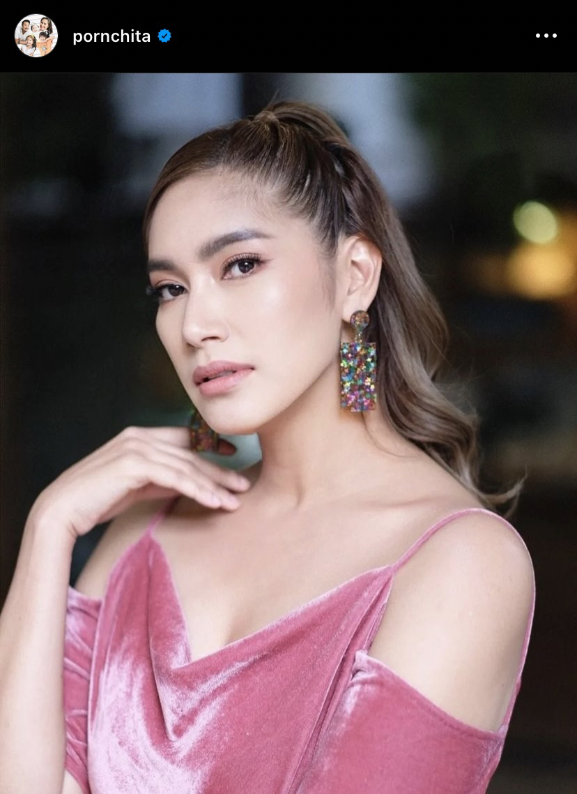 เบนซ์ พรชิตา แชร์อุทาหรณ์ คุณแม่เกิดอุบัติเหตุรถเข็นในห้างลากลงทางเลื่อน