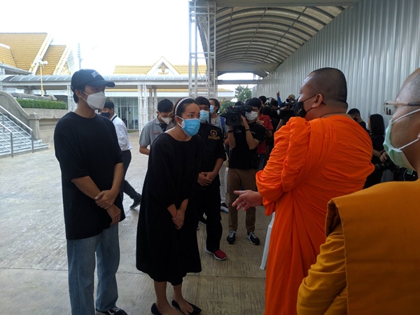 บรรยากาศพิธีฌาปนกิจศพ ค่อม ชวนชื่น 