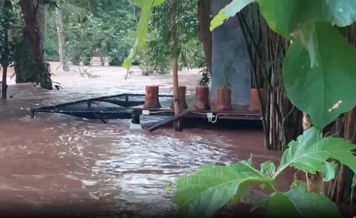 น้ำป่าทะลักต้นน้ำเลย ท่วมหมู่บ้านตีนภูหลวง น้ำป่าทะลักต้นน้ำเลย ท่วมหมู่บ้านตีนภูหลวง