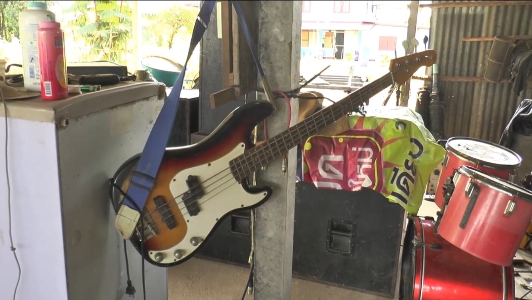 ไปต่อไม่ไหว! วงดนตรีชื่อดังโคราช ขายเครื่องมือหากิน ประทังชีวิต ไปต่อไม่ไหว! วงดนตรีชื่อดังโคราช ขายเครื่องมือหากิน ประทังชีวิต