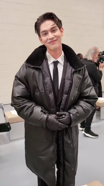 ‘ไบร์ท วชิรวิชญ์’ กระทบไหล่นางเอก Bridgerton 2 ที่ลอนดอนแฟชั่นวีค (มีคลิป)