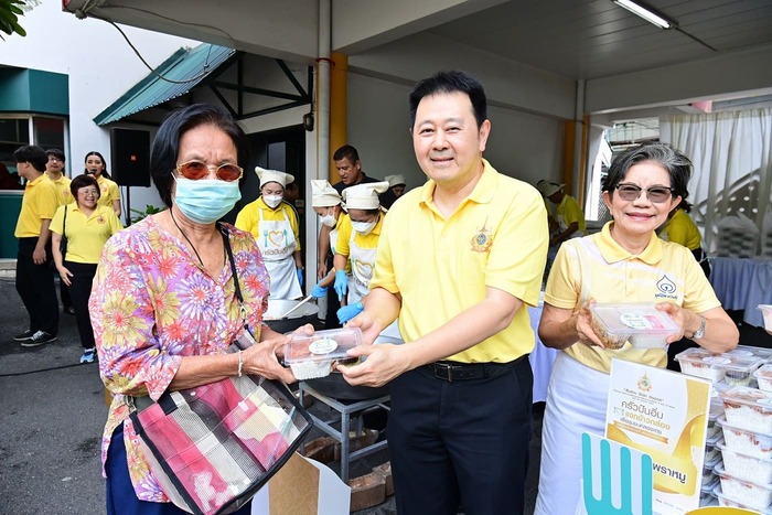 ซีพี-มูลนิธิดวงประทีป “ครัวปันอิ่ม แจกข้าวกล่องเพื่อชุมชนคลองเตย” ซีพี-มูลนิธิดวงประทีป “ครัวปันอิ่ม แจกข้าวกล่องเพื่อชุมชนคลองเตย”