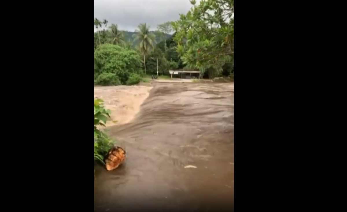 นทท.เล่นน้ำตกวังลุง เจอน้ำป่าไหลหลากเสียชีวิต 2 คน นทท.เล่นน้ำตกวังลุง เจอน้ำป่าไหลหลากเสียชีวิต 2 คน