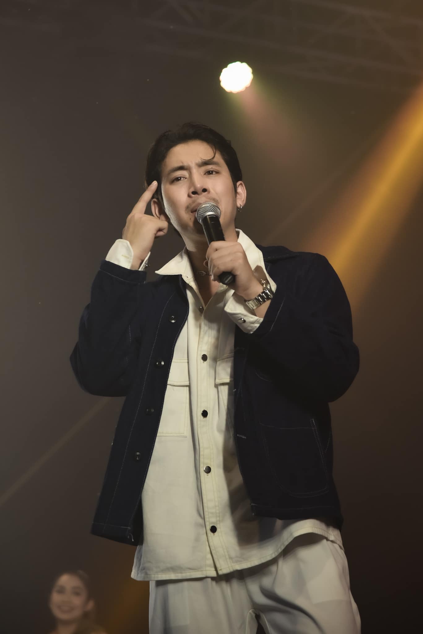 เบิ้ล ขอโทษ โชค รถแห่ หลังโพสต์พาดพิง! เบิ้ล ขอโทษ โชค รถแห่ หลังโพสต์พาดพิง!