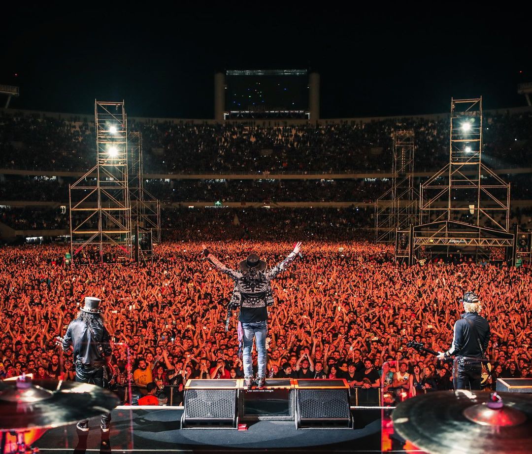 ไม่มีอีกแล้ว!! ประเพณีวง Guns N' Roses โยนไมโครโฟนให้ผู้ชมหลังจบโชว์