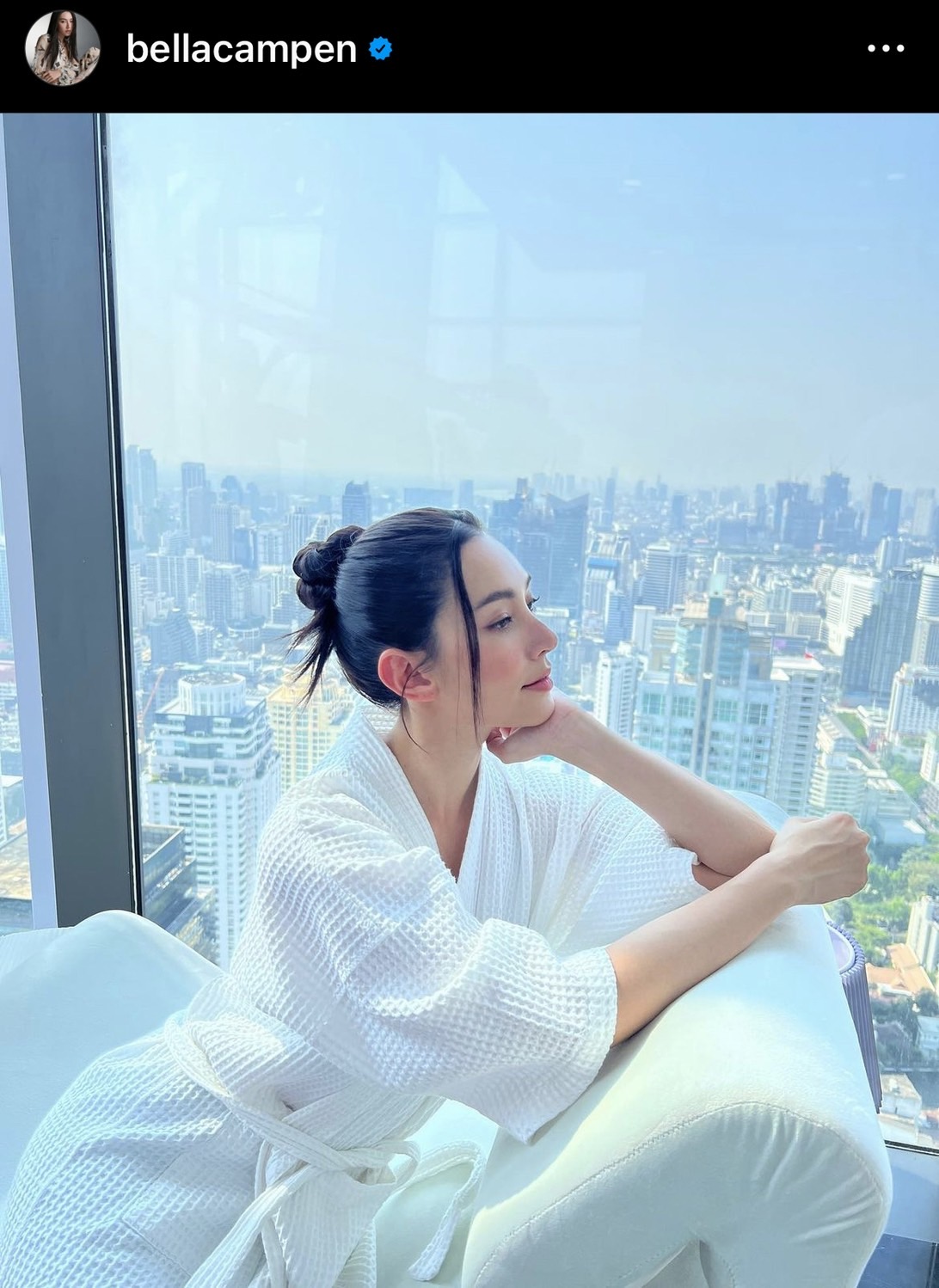 เบลล่า โพสต์ภาพสุดชิล หน้าสวยกับ อิโมจิหัวใจสีขาว... 