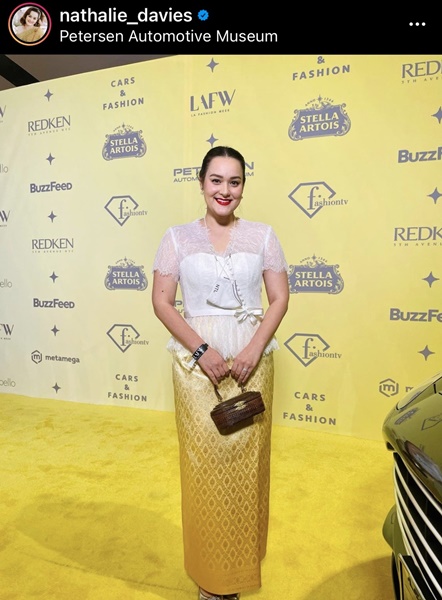 นาตาลี เดวิส ใส่ชุดผ้าไทยออกงาน LA Fashion week นาตาลี เดวิส ใส่ชุดผ้าไทยออกงาน LA Fashion week