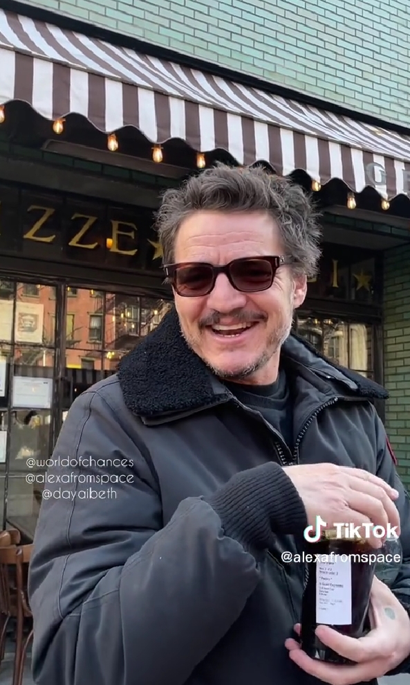กาแฟเป็นเหตุสังเกตได้! Pedro Pascal กลายเป็นไวรัล Tiktok เพราะกินกาแฟ!