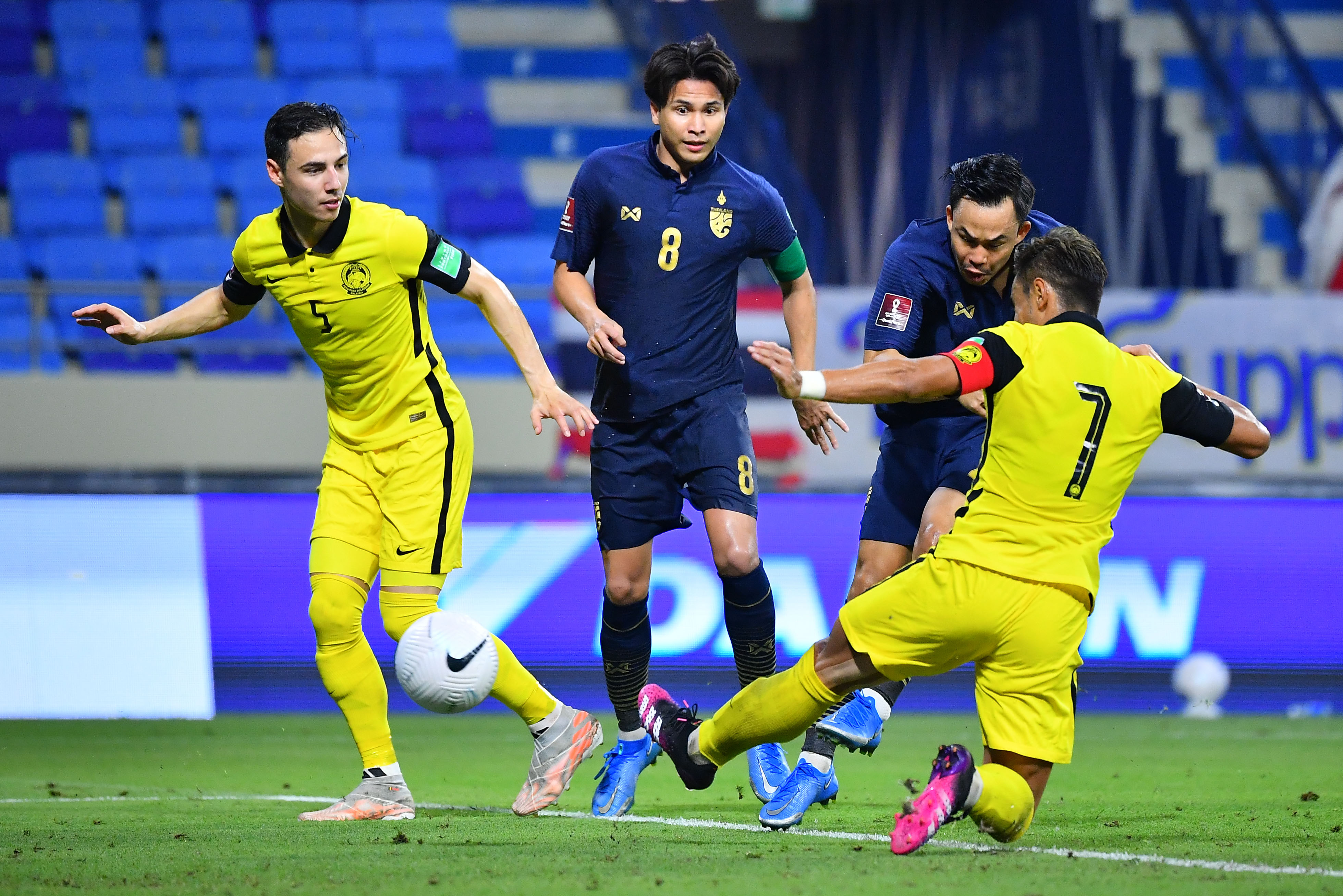 ประเด็นร้อนบอลไทย : ทีมชาติไทยโคตรหมดสภาพ (ห่วยแตก) ประเด็นร้อนบอลไทย : ทีมชาติไทยโคตรหมดสภาพ (ห่วยแตก)