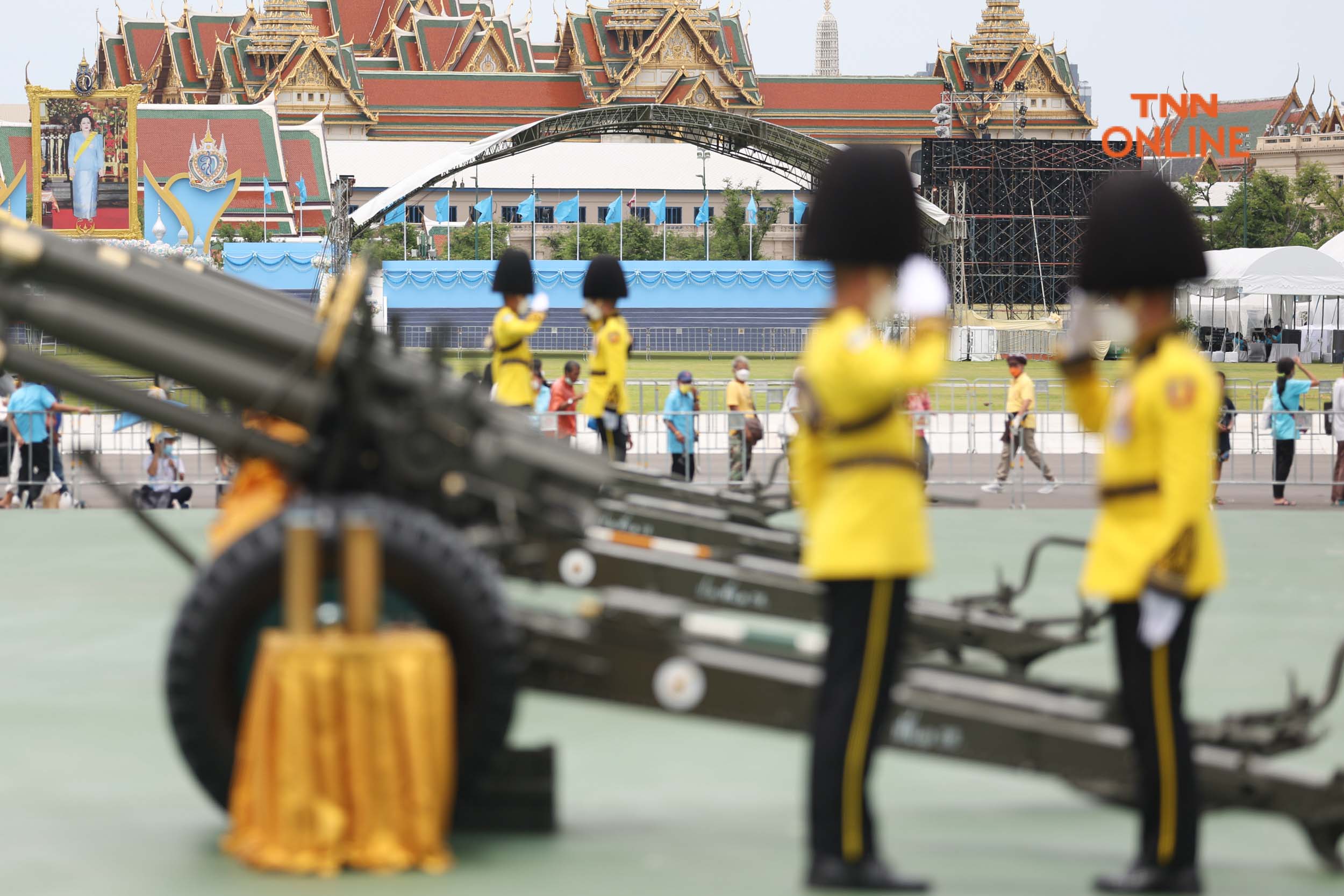 ยิงสลุตหลวง 21 นัดเฉลิมพระเกียรติ 90 พรรษา สมเด็จฯพระพันปีหลวง ยิงสลุตหลวง 21 นัดเฉลิมพระเกียรติ 90 พรรษา สมเด็จฯพระพันปีหลวง